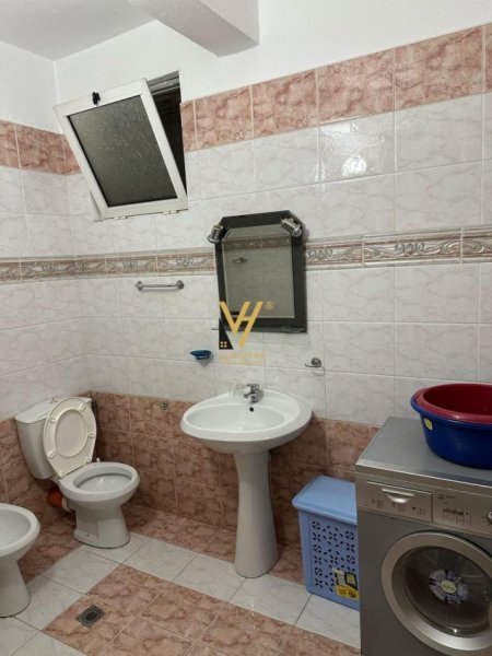 Tirane, jepet me qera apartament 2+1+Ballkon Kati 2, 100 m² 500 € (XHAMLLIK)