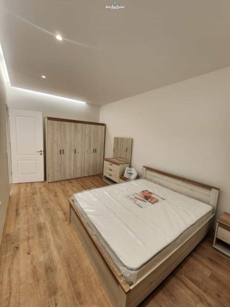 Tirane, jepet me qera Vile 1+1 Kati 2, 65 m² 400 € (SAUK)