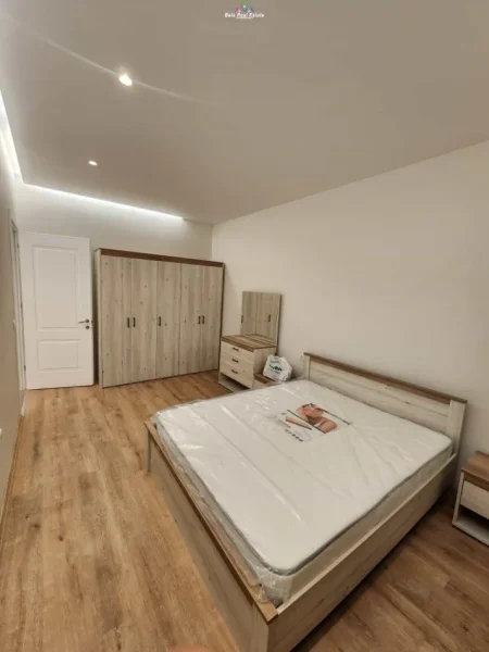 Tirane, jepet me qera Vile 1+1 Kati 2, 65 m² 400 € (SAUK)