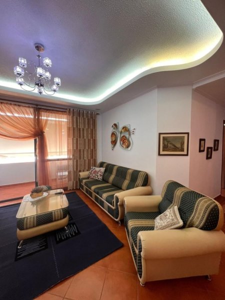 Tirane, jepet me qera apartament 2+1 Kati 10, 110 m² 700 € (21 dhjetori)
