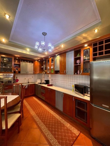 Tirane, jepet me qera apartament 2+1 Kati 10, 110 m² 700 € (21 dhjetori)
