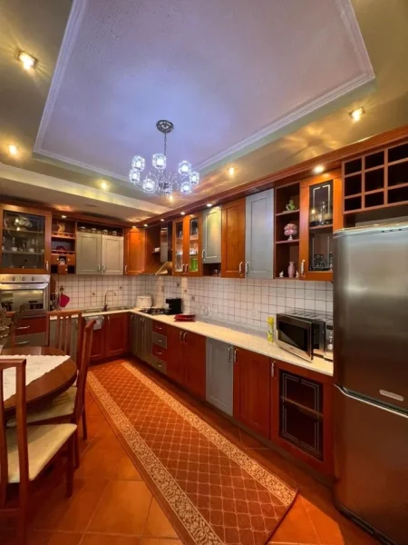 Tirane, jepet me qera apartament 2+1 Kati 10, 110 m² 600 € (21 dhjetori)