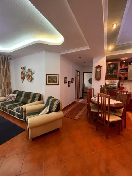 Tirane, jepet me qera apartament 2+1 Kati 10, 110 m² 600 € (21 dhjetori)