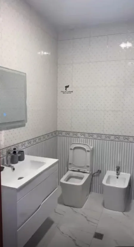 Tirane, jepet me qera apartament 2+1+Ballkon Kati 5, 85 m² 700 € (MYSLYM SHYRI)