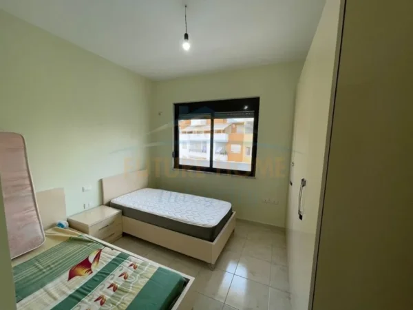Tirane, jepet me qera apartament 2+1+Ballkon Kati 7, 100 m² 450 € (Unaza e Re)