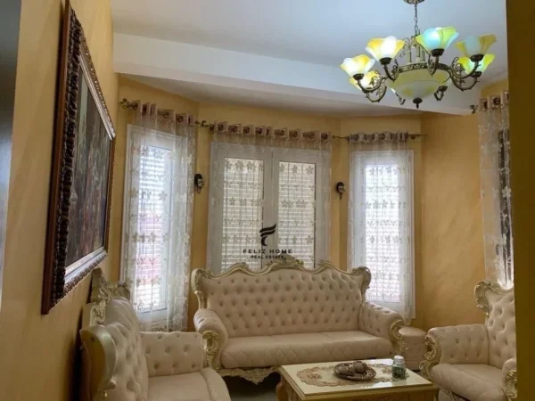 Tirane, shitet Vile 5+1+Ballkon Kati 2, 220 m² 195.000 € (PASKUQAN)