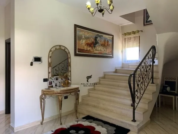 Tirane, shitet Vile 5+1+Ballkon Kati 2, 220 m² 195.000 € (PASKUQAN)