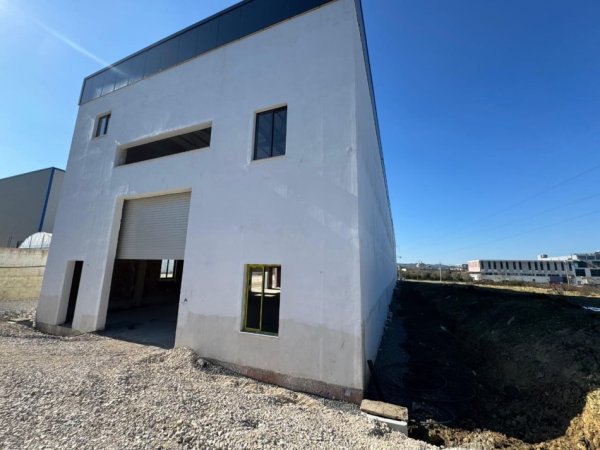 Tirane, jepet me qera kapanon Kati 0, 2.060 m² 7.200 € (KASHAR)