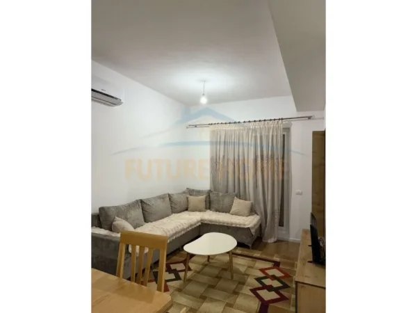 Tirane, jepet me qera apartament 2+1 Kati 4, 94 m² 550 € (Ali Demi)