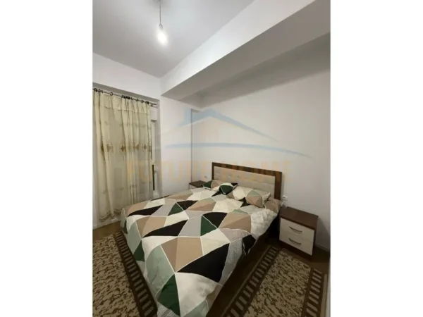 Tirane, jepet me qera apartament 2+1 Kati 4, 94 m² 550 € (Ali Demi)