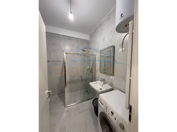 Tirane, jepet me qera apartament 2+1 Kati 4, 94 m² 550 € (Ali Demi)