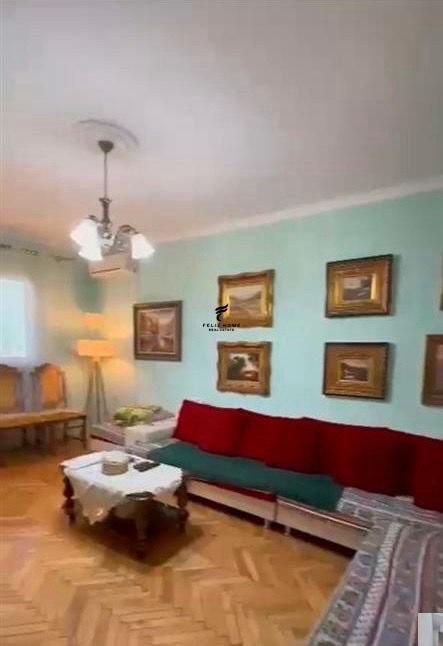 Tirane, jepet me qera apartament 2+1+Ballkon Kati 5, 75 m² 500 € (QENDER)
