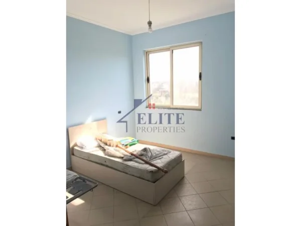 Tirane, shitet Vile 2 Katshe Kati 2, 550 m² 250.000 € (Kamez)