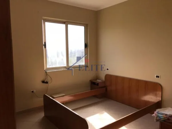 Tirane, shitet Vile 2 Katshe Kati 2, 550 m² 250.000 € (Kamez)