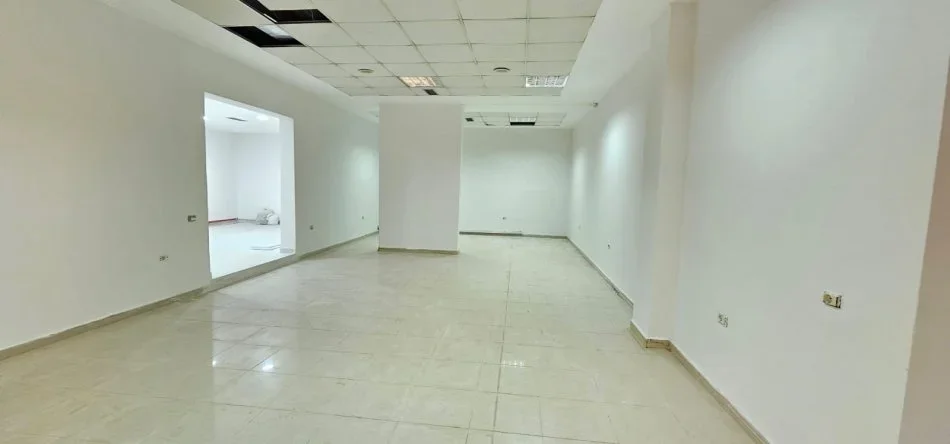 Tirane, jepet me qera ambjent biznesi Kati 0, 275 m² 3.200 € (Komuna e Parisit)