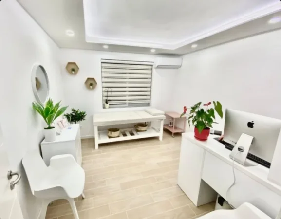 Tirane, jepet me qera ambjent biznesi Kati 2, 68 m² 800 € (Vasil Shanto)