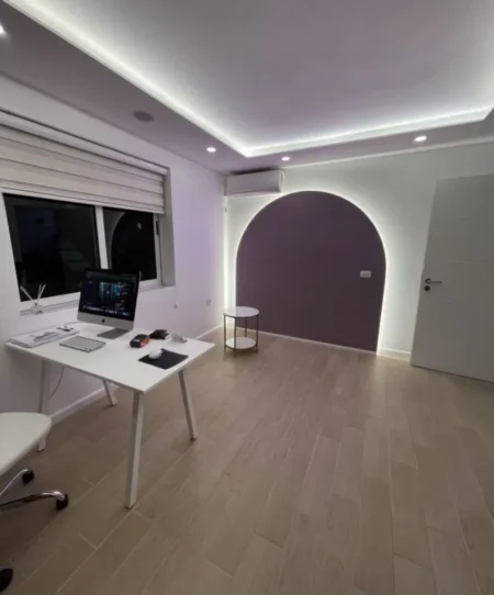 Tirane, jepet me qera ambjent biznesi Kati 2, 68 m² 800 € (Vasil Shanto)