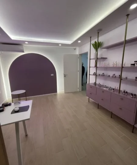 Tirane, jepet me qera ambjent biznesi Kati 2, 68 m² 800 € (Vasil Shanto)