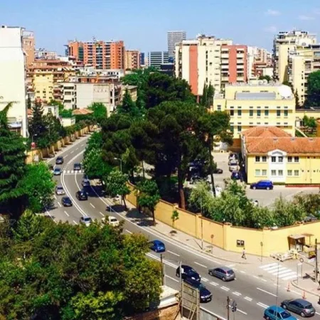 Tirane, jepet me qera apartament 1+1 Kati 4, 70 m² 450 € (Rr. e Elbasanit)