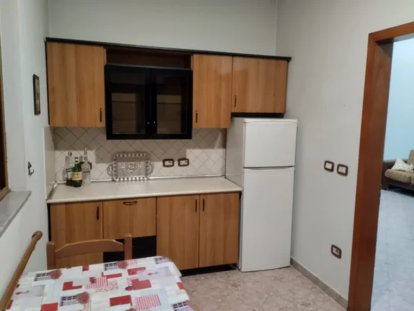 Tirane, jepet me qera apartament 3+1 Kati 2, 146 m² 600 € (Qytet Studenti)