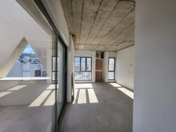 Tirane, shitet apartament 3+1+Ballkon Kati 2, 126 m² 377.000 € (Kompleksi Green Vally, Liqeni i Thate)