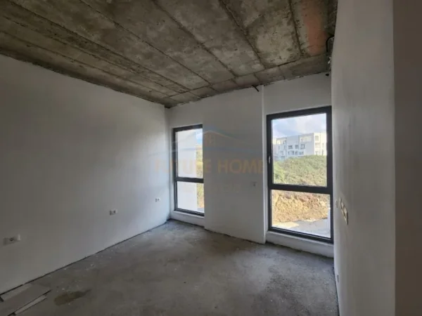 Tirane, shitet apartament 3+1+Ballkon Kati 2, 126 m² 377.000 € (Kompleksi Green Vally, Liqeni i Thate)