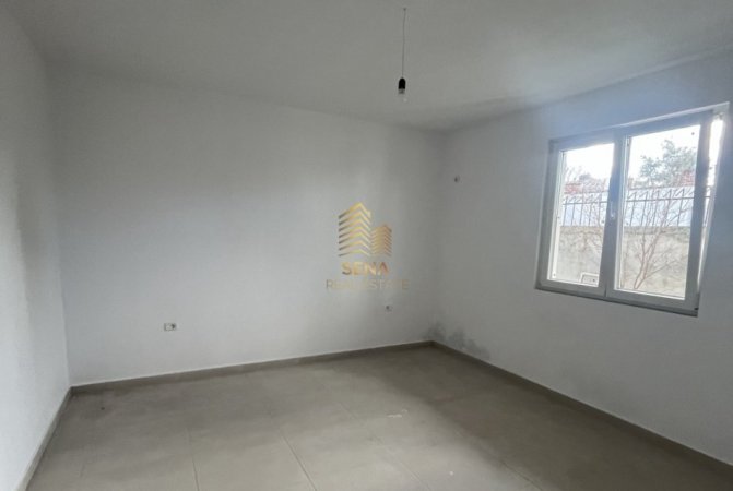 Tirane, jepet me qera ambjent biznesi Kati 1, 70 m² 400 € (Rruga Ali Demi)