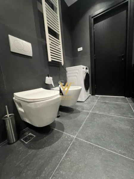 Tirane, jepet me qera apartament 2+1+Ballkon Kati 7, 70 m² 1.500 € (QENDER)