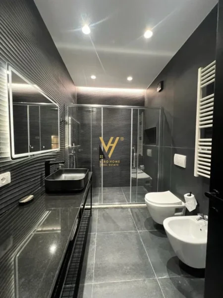 Tirane, jepet me qera apartament 2+1+Ballkon Kati 7, 70 m² 1.500 € (QENDER)