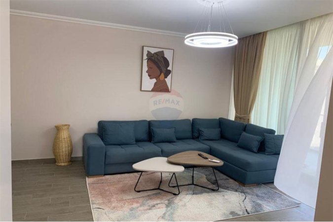 Tirane, jepet me qera apartament 2+1+Ballkon Kati 7, 95 m² 750 € 