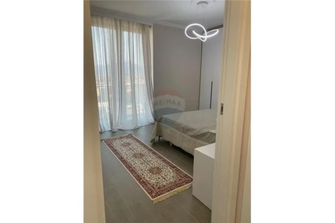 Tirane, jepet me qera apartament 2+1+Ballkon Kati 7, 95 m² 750 € 