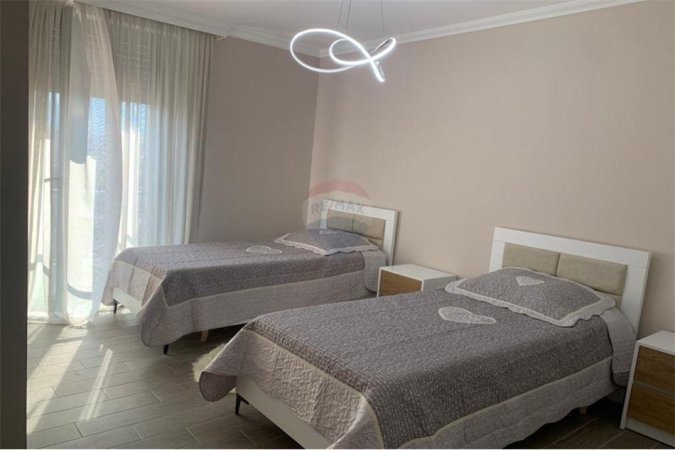 Tirane, jepet me qera apartament 2+1+Ballkon Kati 7, 95 m² 750 € 