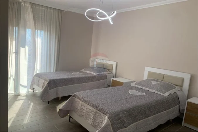 Tirane, jepet me qera apartament 2+1+Ballkon Kati 7, 95 m² 750 € 