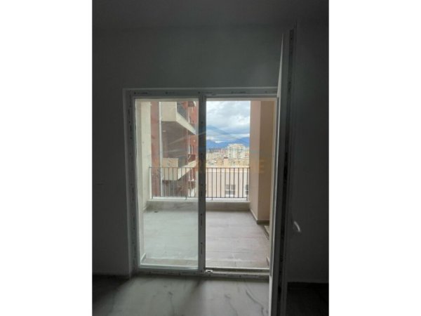 Tirane, shitet apartament 1+1 Kati 8, 75 m² 124.000 € (Dritan Hoxha)