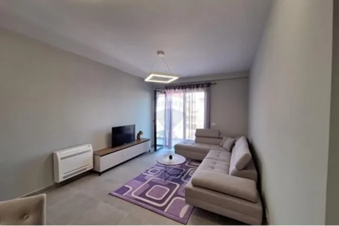 Tirane, jepet me qera apartament 2+1+Ballkon Kati 5, 111 m² 750 € 