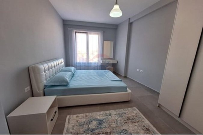 Tirane, jepet me qera apartament 2+1+Ballkon Kati 5, 111 m² 750 € 