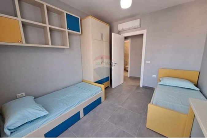 Tirane, jepet me qera apartament 2+1+Ballkon Kati 5, 111 m² 750 € 