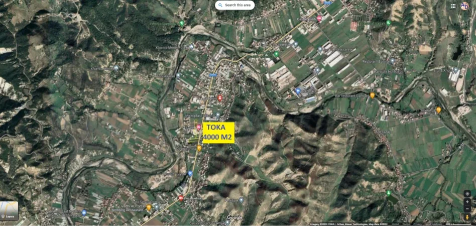 Tirane, Shitet Tokë/Truall, sipërfaqe 3'850 m², me Cmim 155 euro €/m2, neto në Pezë-Helmës-Ndroq- Plepa Durrës, pranë Urës Beshirit, 8-km nga Tirana, buzë rrugës / aksit nacional SH.56 Tiranë - Kombinat - Ndroq - Plepa, në krahun e djathtë drejtimi Tirane- Ura Beshirit Ndroq. .