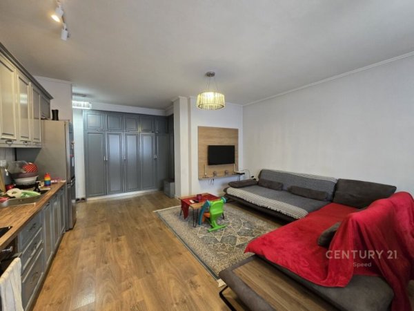 Tirane, jepet me qera 1+1 Kati 5, 68 m² 500 € (5 maj)