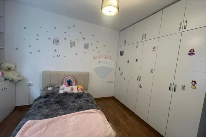 Tirane, shitet apartament 2+1+Ballkon Kati 2, 100 m² 150.000 € 