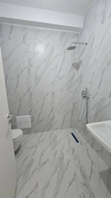 Tirane, jepet me qera apartament 2+1+Ballkon Kati 7, 90 m² 300 € (KOMPLEKSI KAIMI)