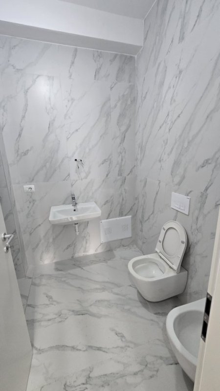 Tirane, jepet me qera apartament 2+1+Ballkon Kati 7, 90 m² 350 € (KOMPLEKSI KAIMI)