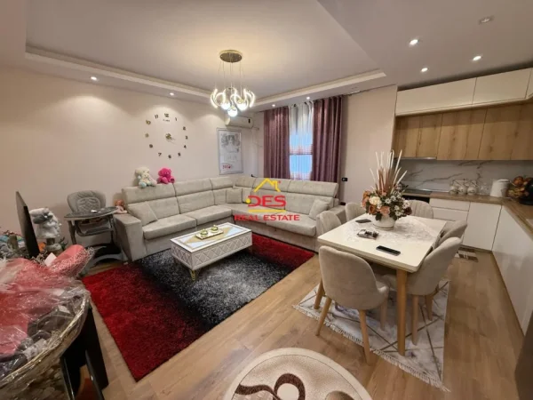 Vlore, shitet apartament 2+1+Ballkon Kati 6, 78 m² 115.000 € (Rruga Gjergj Kastrioti)