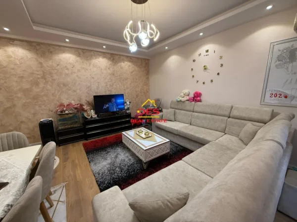 Vlore, shitet apartament 2+1+Ballkon Kati 6, 78 m² 115.000 € (Rruga Gjergj Kastrioti)