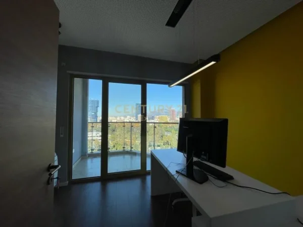 Tirane, jap me qera zyre , 167 m² 3.000 € (Ish Blloku)
