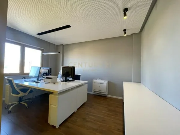 Tirane, jap me qera zyre , 167 m² 3.000 € (Ish Blloku)