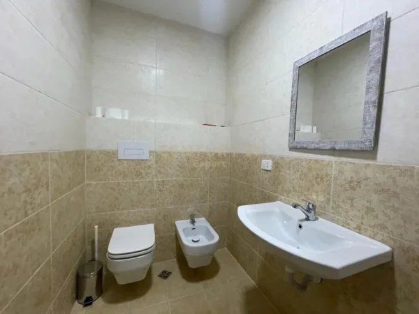 Tirane, jap me qera zyre , 167 m² 3.000 € (Ish Blloku)
