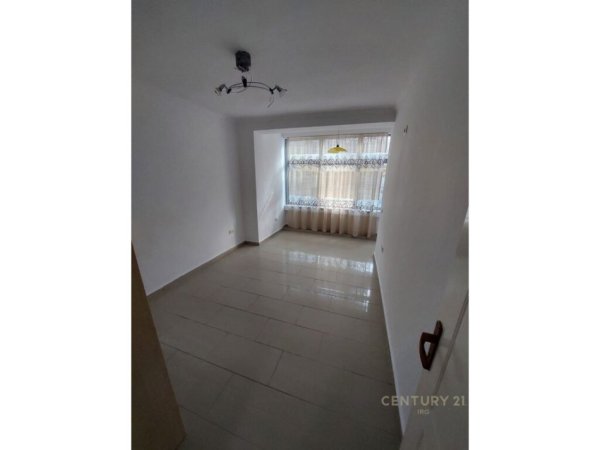 Tirane, shes apartament 2+1+Aneks+Ballkon Kati 2, 75 m² 188.000 € (Rruga e Kavajes)