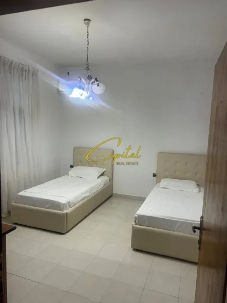 Tirane, jepet me qera apartament 3+1 Kati 1, 100 m² 700 € (SELVIA)