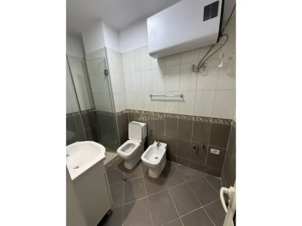 Tirane, shes apartament 2+1+2+VERANDE , 163 m² 255.000 € (Komuna e Parisit)